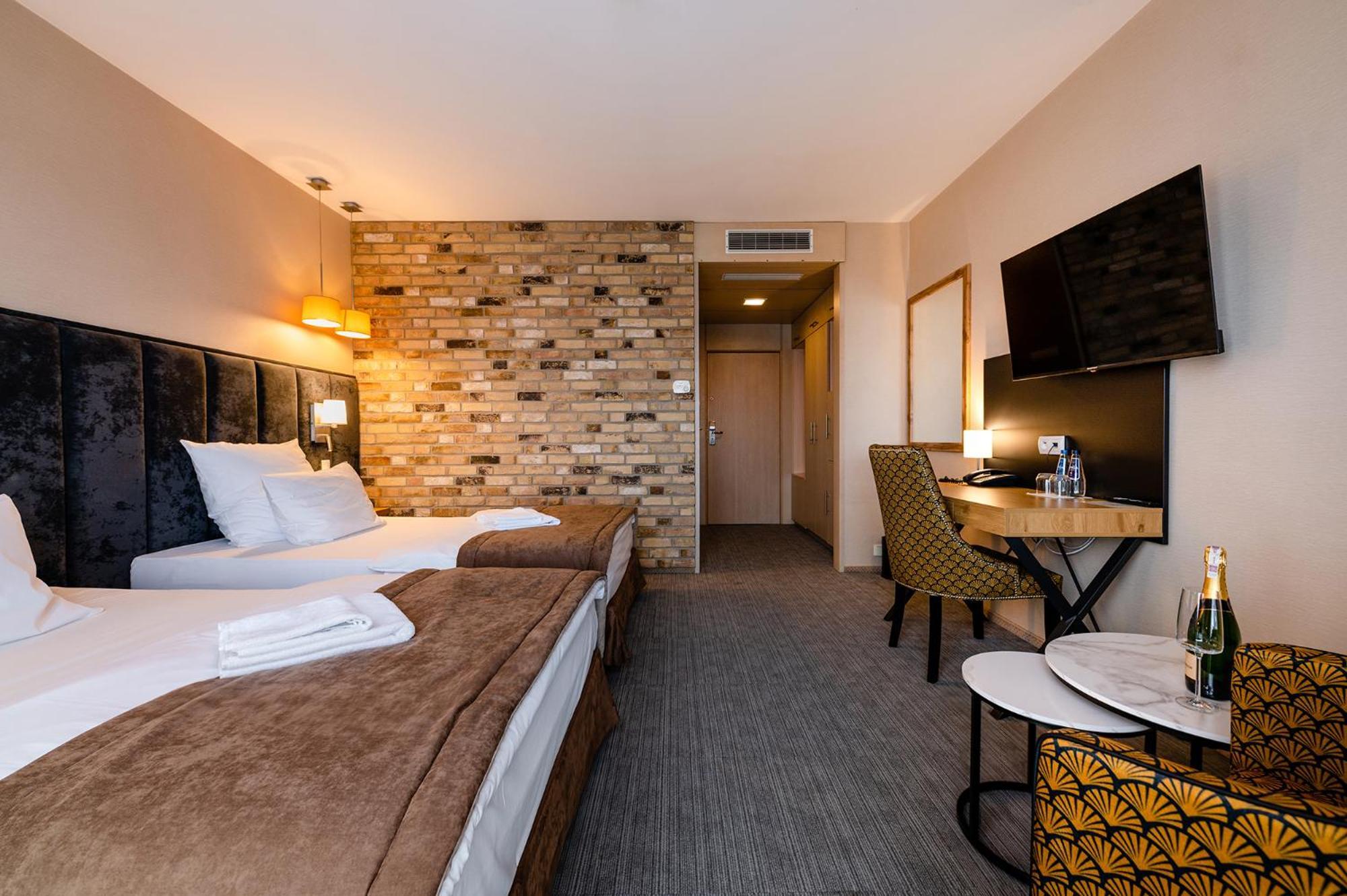 Hotel Alhar Lubliniec Exterior photo